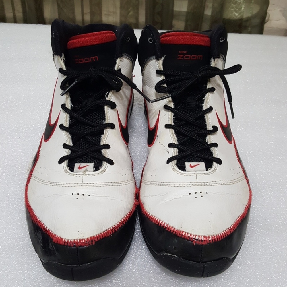 NIKE/ZOOM mens shoes size 11.5